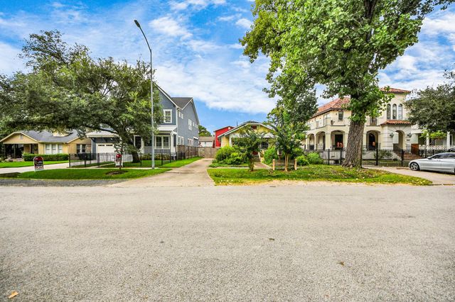 729 E 9th Street, Houston, TX 77007