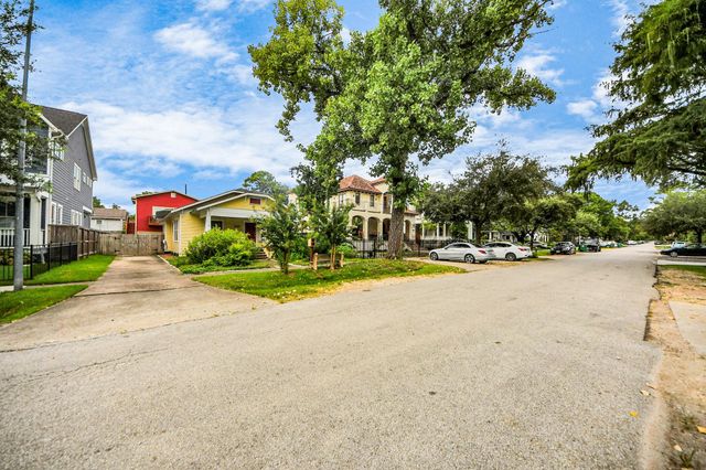 729 E 9th Street, Houston, TX 77007