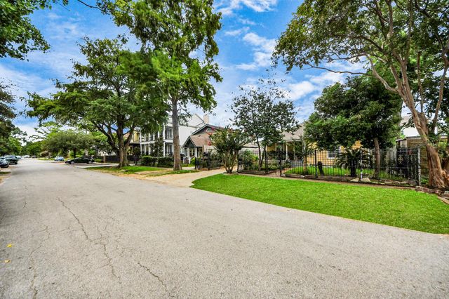 729 E 9th Street, Houston, TX 77007
