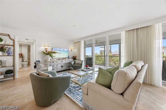 4651 Gulf Shore BLVD N 205, Naples, FL 34103