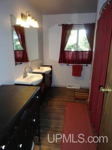 7753 Evergreen Drive, Munising, MI 49862