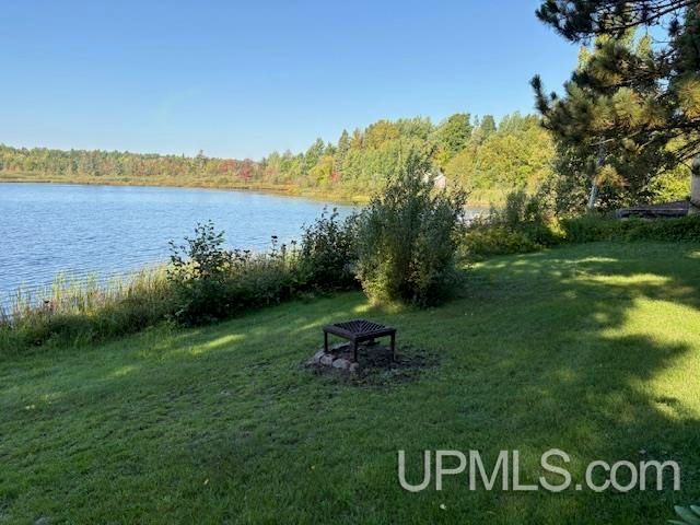 7753 Evergreen Drive, Munising, MI 49862