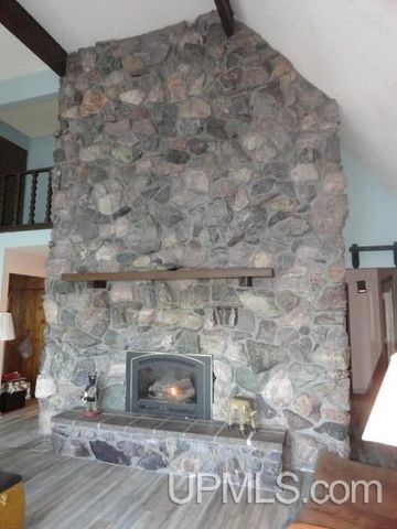 7753 Evergreen Drive, Munising, MI 49862