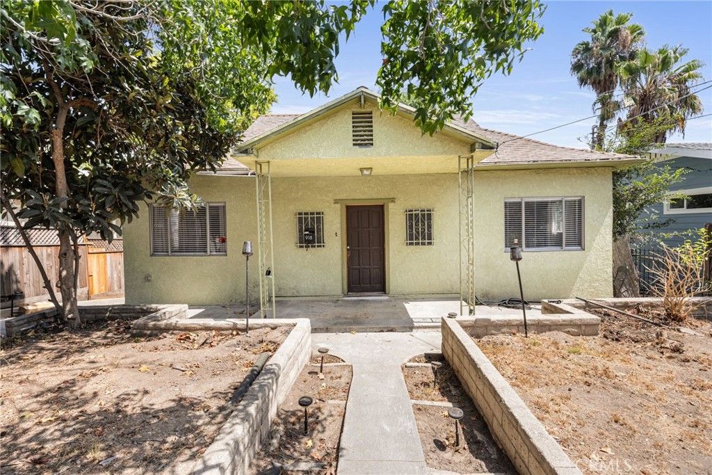 Image 1 of property listing at 918 Terrace 49, Los Angeles, CA 90042
