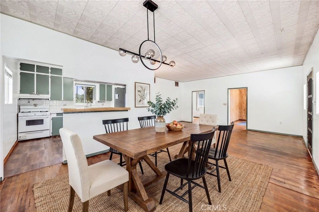 Image 10 of property listing at 918 Terrace 49, Los Angeles, CA 90042