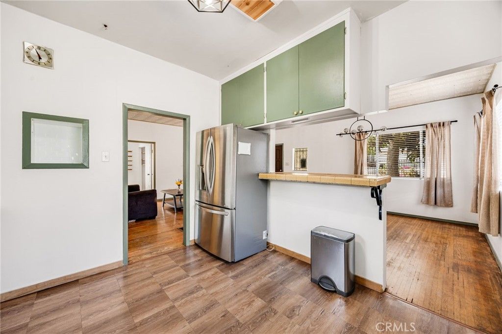 Image 14 of property listing at 918 Terrace 49, Los Angeles, CA 90042