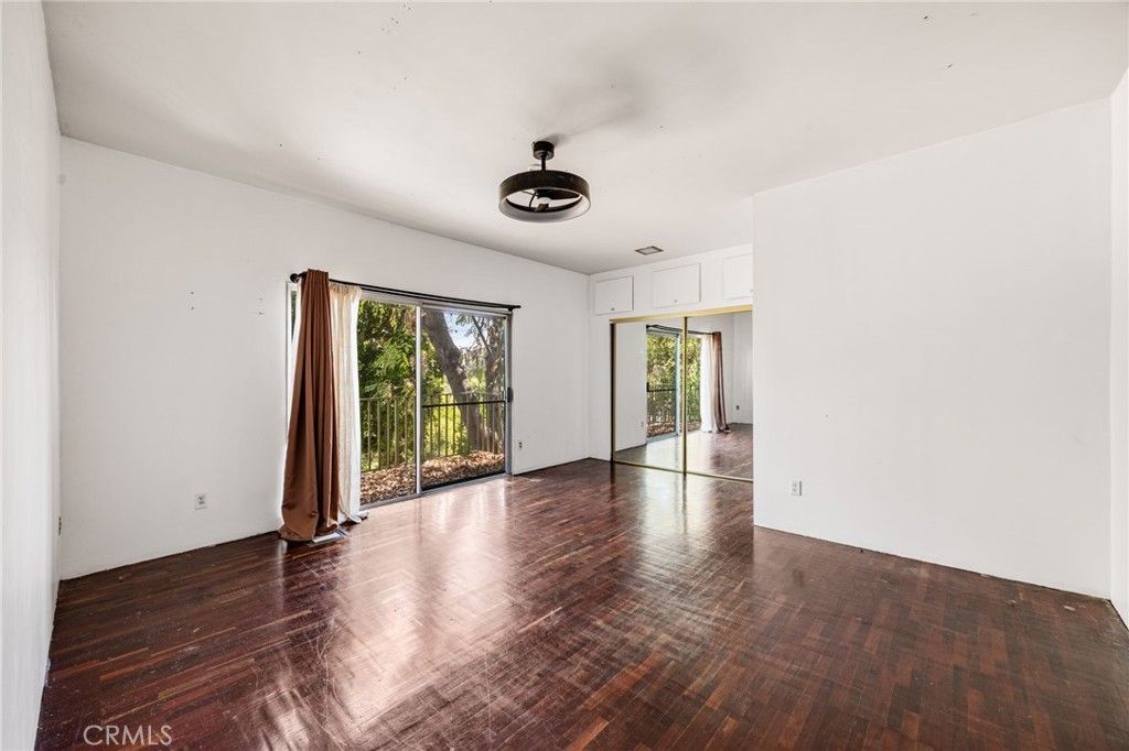 Image 15 of property listing at 918 Terrace 49, Los Angeles, CA 90042
