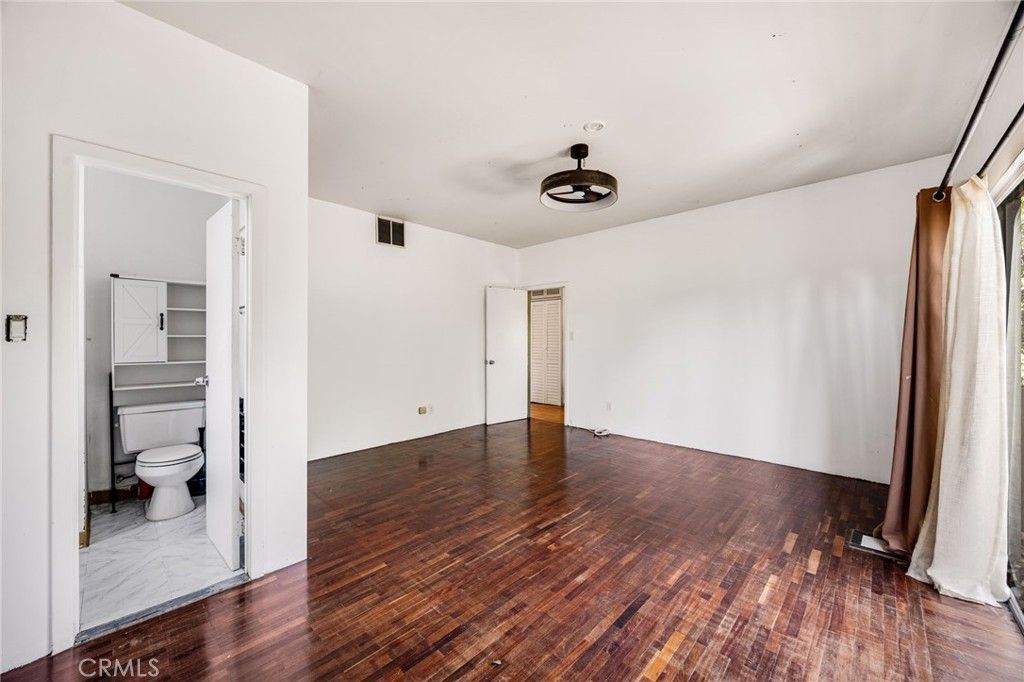 Image 17 of property listing at 918 Terrace 49, Los Angeles, CA 90042