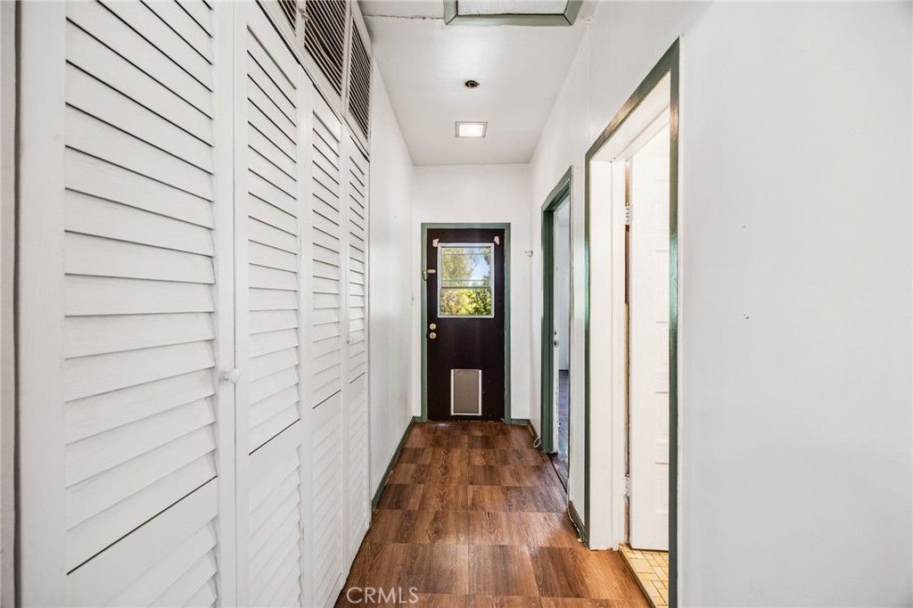 Image 21 of property listing at 918 Terrace 49, Los Angeles, CA 90042