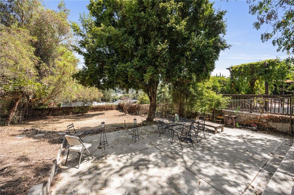Image 30 of property listing at 918 Terrace 49, Los Angeles, CA 90042