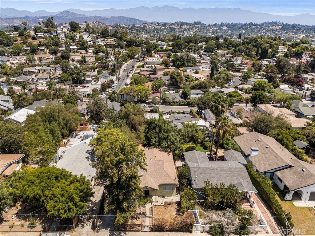Image 40 of property listing at 918 Terrace 49, Los Angeles, CA 90042