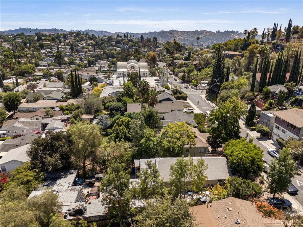 Image 43 of property listing at 918 Terrace 49, Los Angeles, CA 90042