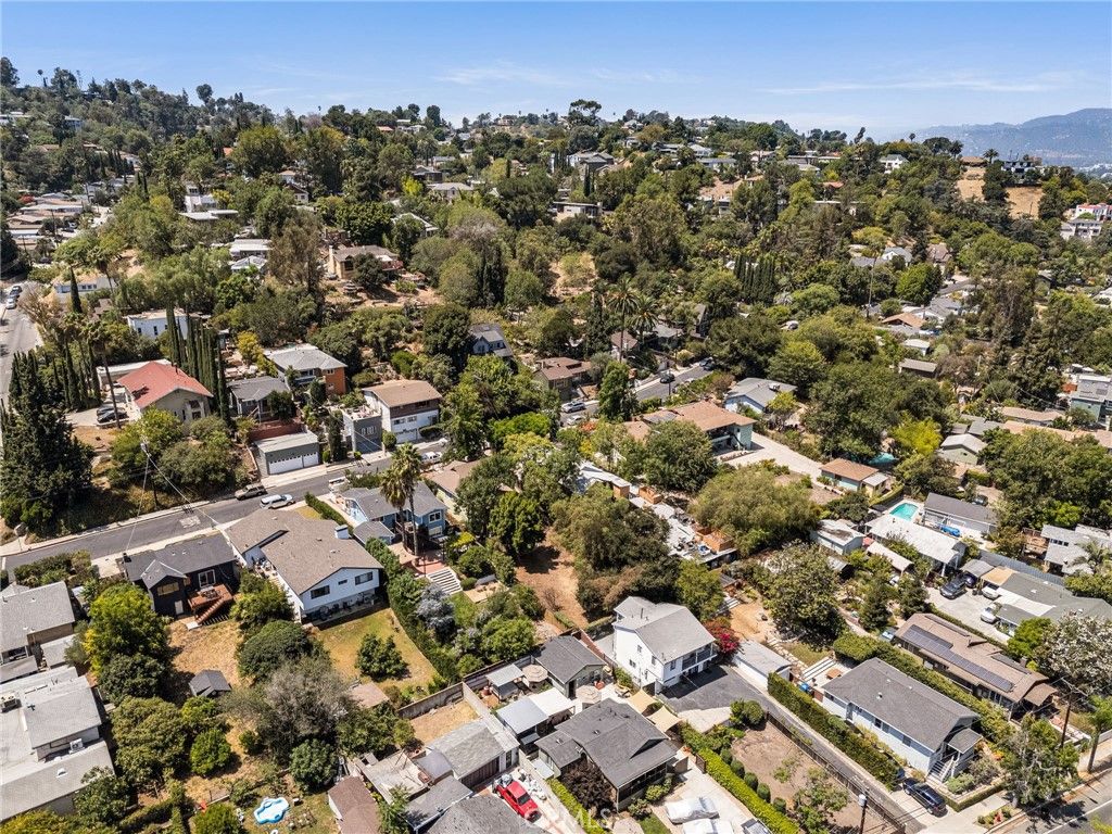 Image 49 of property listing at 918 Terrace 49, Los Angeles, CA 90042