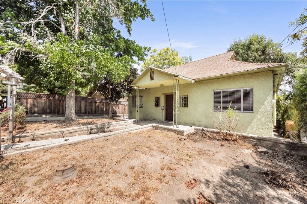 Image 5 of property listing at 918 Terrace 49, Los Angeles, CA 90042