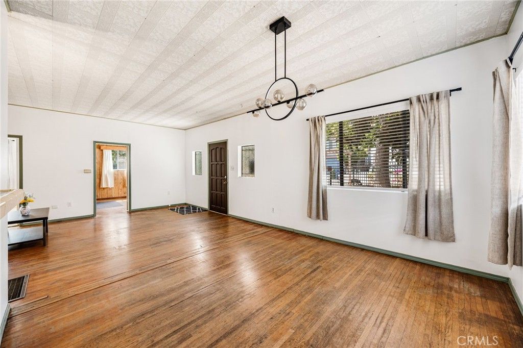 Image 9 of property listing at 918 Terrace 49, Los Angeles, CA 90042