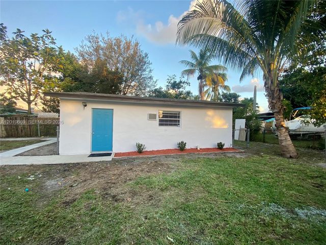2512 Grant St Rear Guest House, Hollywood, FL 33020