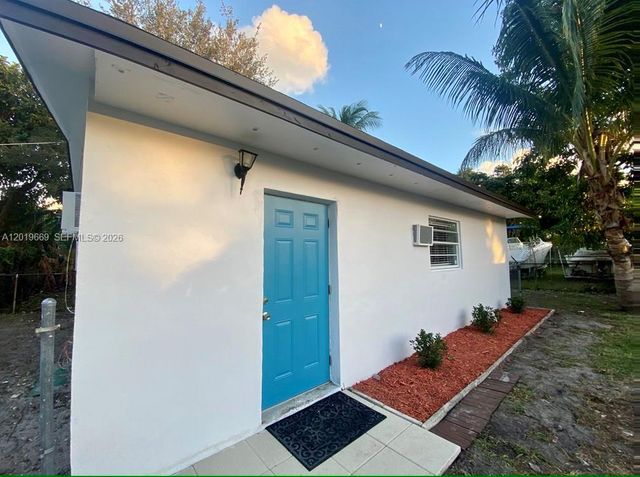 2512 Grant St Rear Guest House, Hollywood, FL 33020