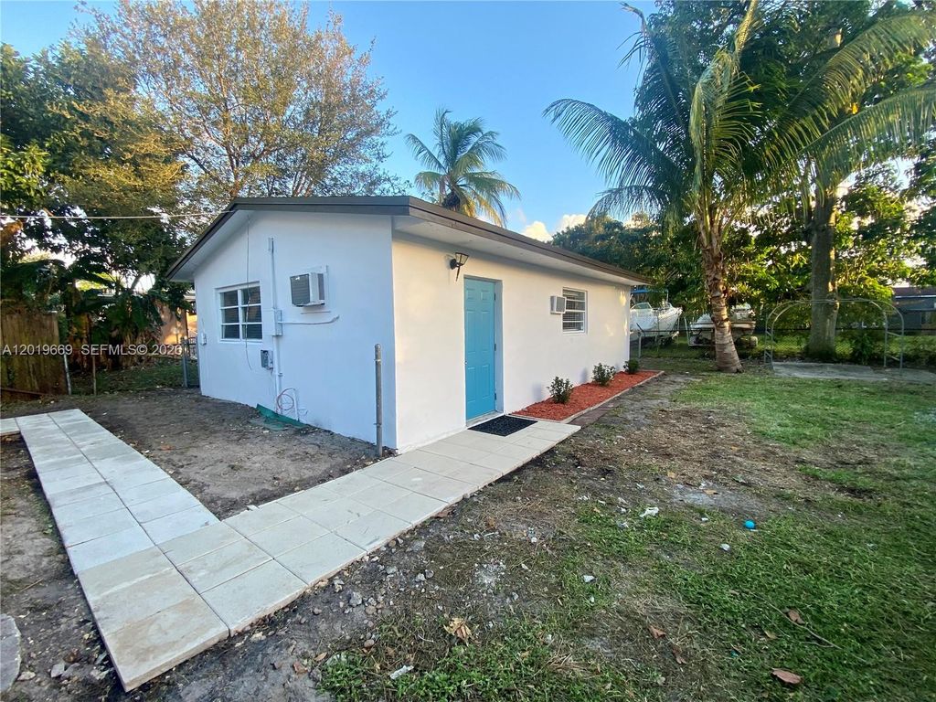 2512 Grant St Rear Guest House, Hollywood, FL 33020