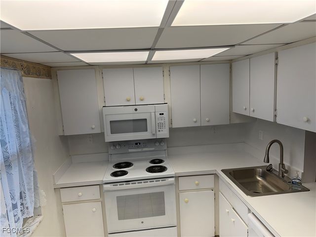 1828 Pine Valley DR 209, Fort Myers, FL 33907