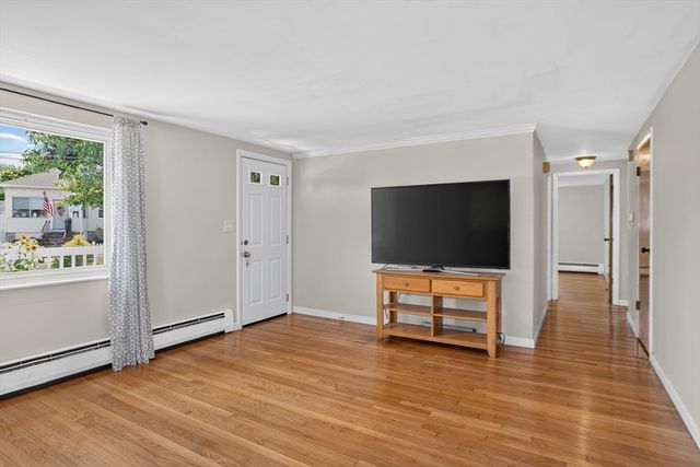 15 Jefferson Ave, Saugus, MA 01906