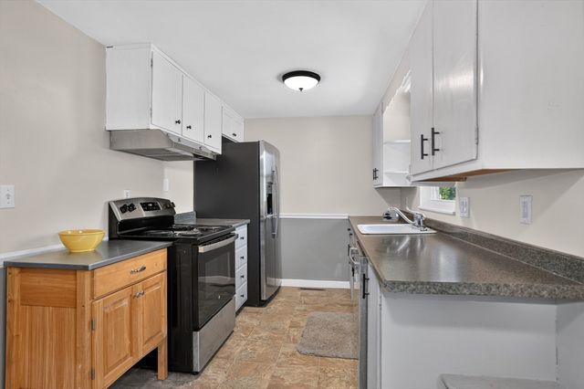 15 Jefferson Ave, Saugus, MA 01906