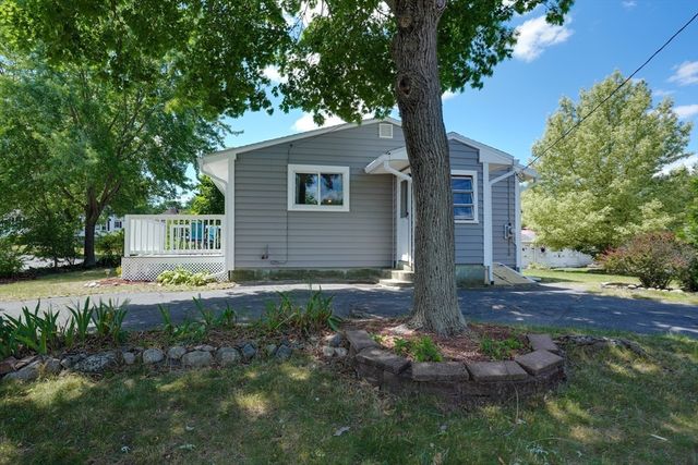 15 Jefferson Ave, Saugus, MA 01906