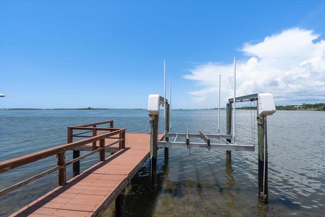 1854 VENETIAN POINT DRIVE, Clearwater, FL 33755
