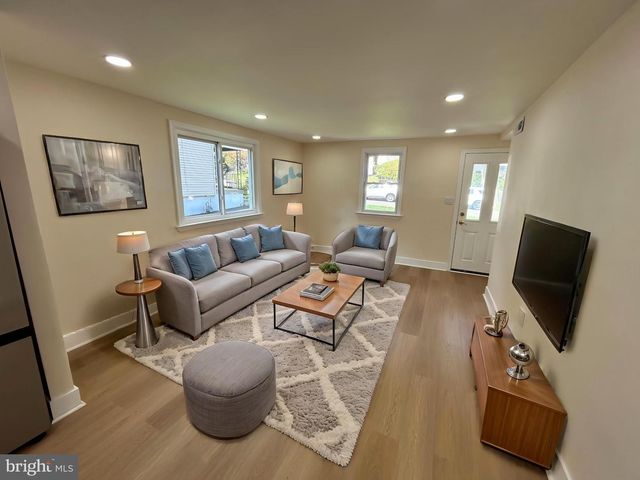 209 SUMMIT AVE, Willow Grove, PA 19090