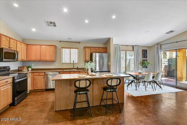 6817 W DESERT Lane, Laveen, AZ 85339