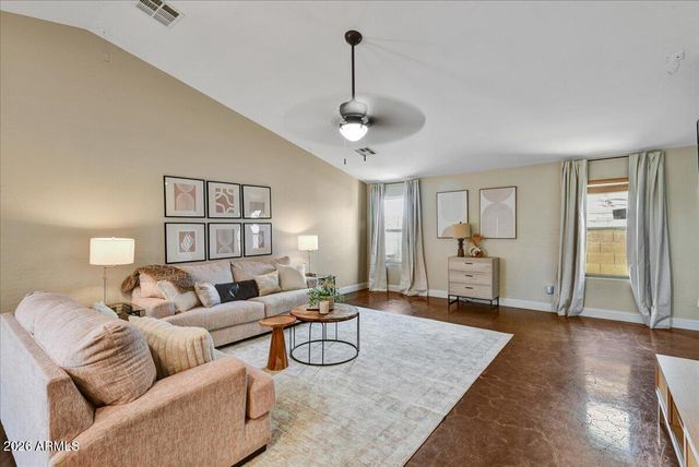 6817 W DESERT Lane, Laveen, AZ 85339