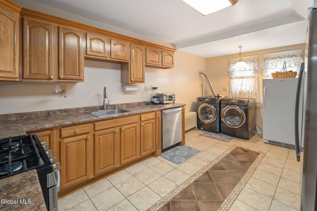 122 Snowden Avenue, Schenectady, NY 12304