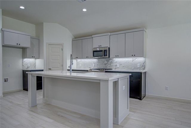 2133 Santa Monica Street, Edmond, OK 73034