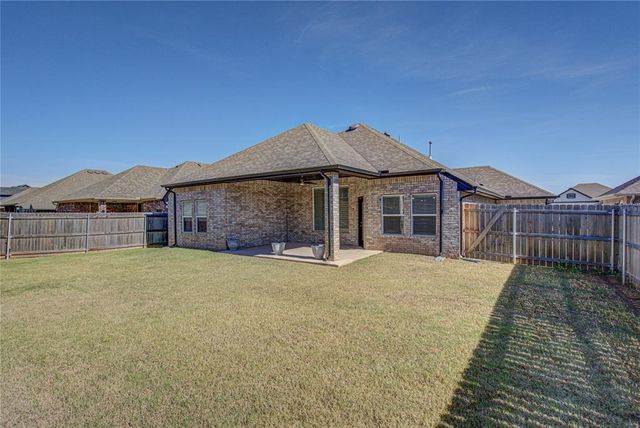 2133 Santa Monica Street, Edmond, OK 73034