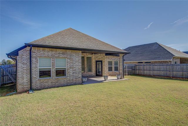 2133 Santa Monica Street, Edmond, OK 73034