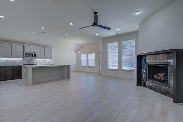 2133 Santa Monica Street, Edmond, OK 73034