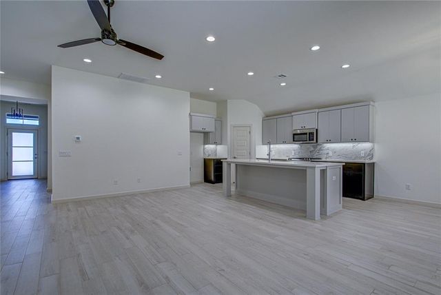 2133 Santa Monica Street, Edmond, OK 73034