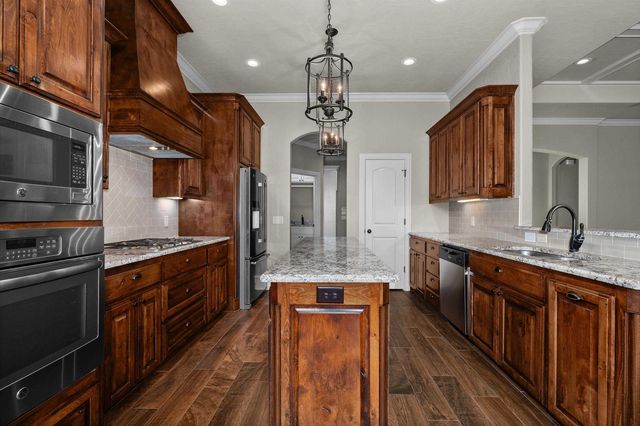 219 Saddle Brook Cir, Hallsville, TX 75650