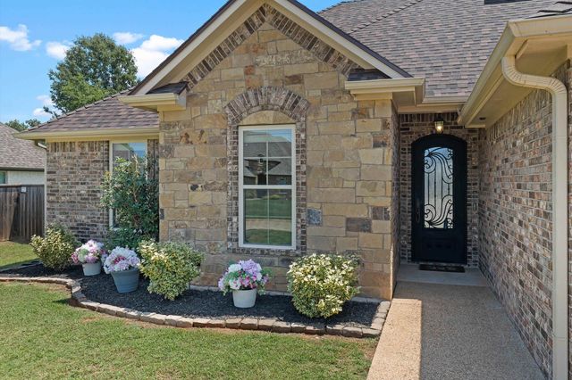 219 Saddle Brook Cir, Hallsville, TX 75650