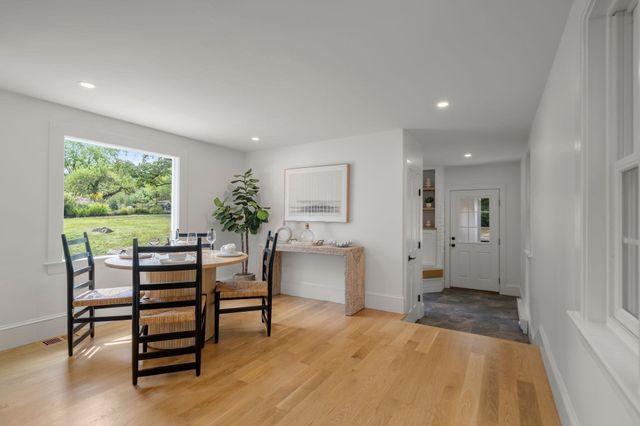 46 Bedford Rd, Lincoln, MA 01773