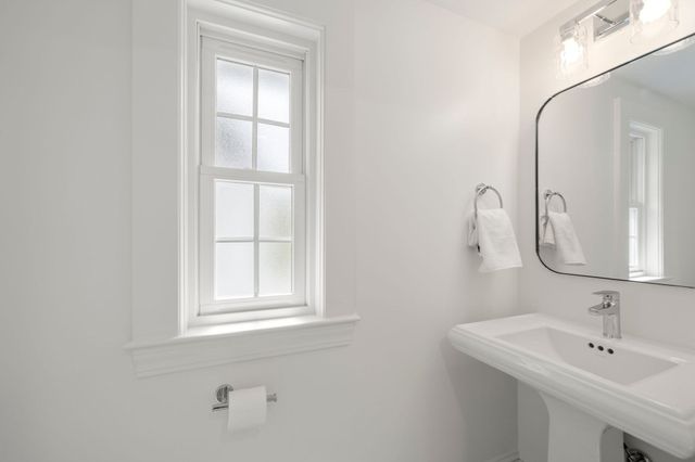 46 Bedford Rd, Lincoln, MA 01773