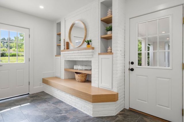 46 Bedford Rd, Lincoln, MA 01773