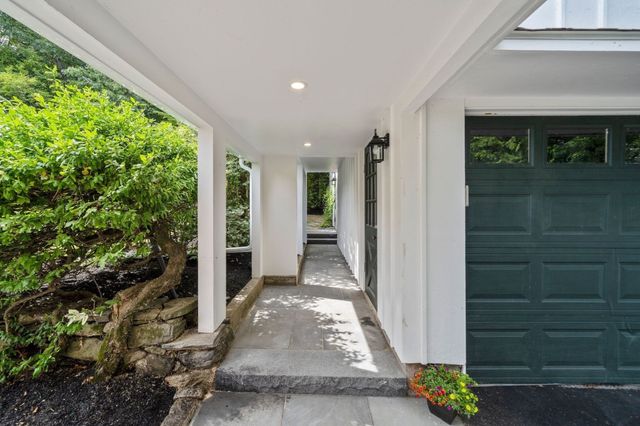 46 Bedford Rd, Lincoln, MA 01773