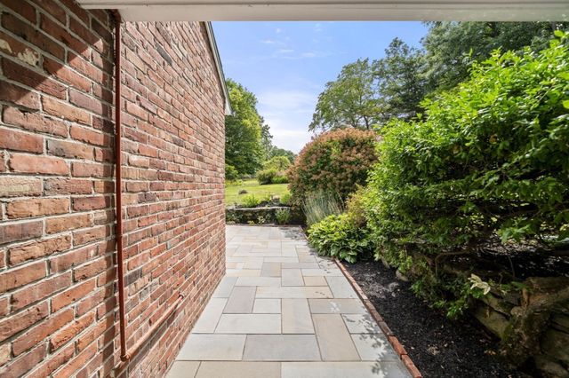 46 Bedford Rd, Lincoln, MA 01773