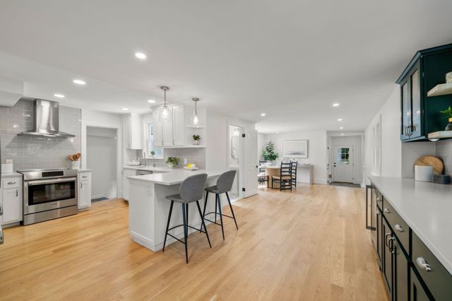 46 Bedford Rd, Lincoln, MA 01773