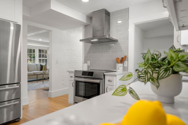 46 Bedford Rd, Lincoln, MA 01773