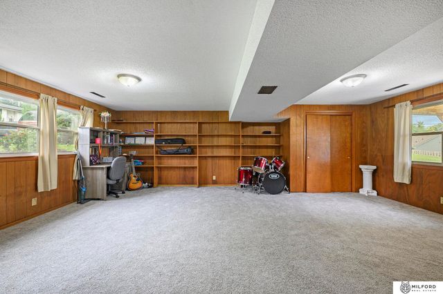 5029 Arbor Circle, Omaha, NE 68106