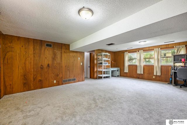 5029 Arbor Circle, Omaha, NE 68106