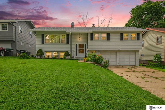 5029 Arbor Circle, Omaha, NE 68106