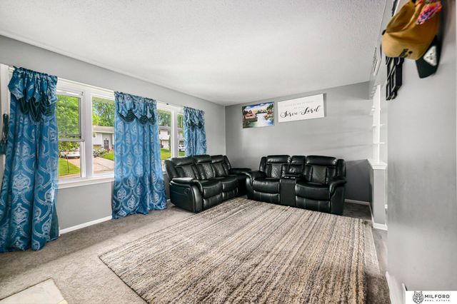 5029 Arbor Circle, Omaha, NE 68106