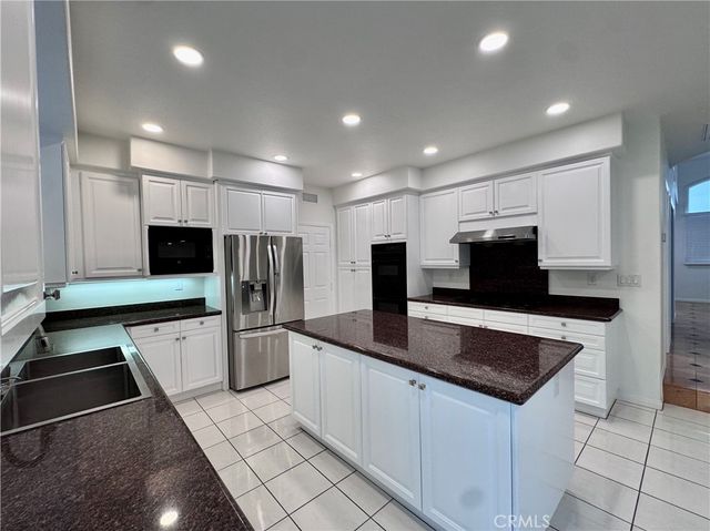 19032 Avondale, Huntington Beach, CA 92648